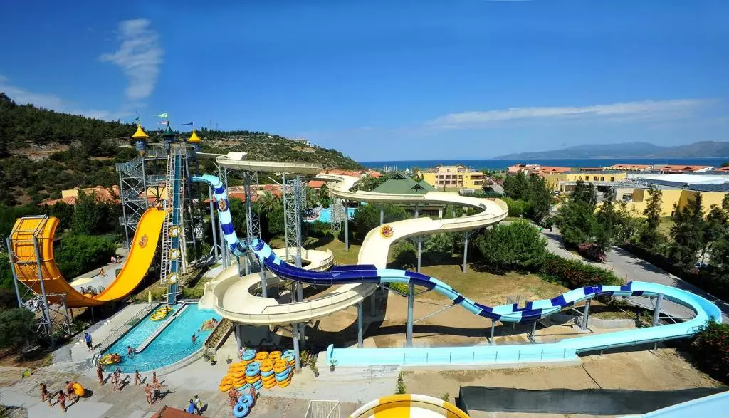پارک آبی Aqua Fantasy Aquapark Hotel